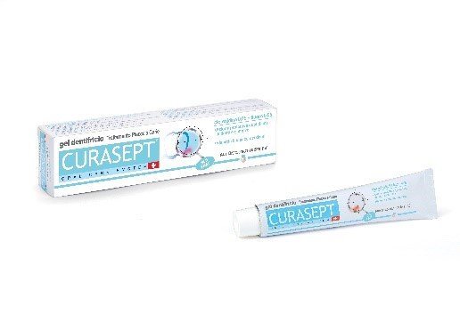 CURASEPT ADS® 705 0.05% dantų pasta su 0.05% chlorheksidino ir 0,05% Fluoro sudėtyje